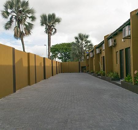 Ekamuti Town Lodge Oniihandi Exterior photo